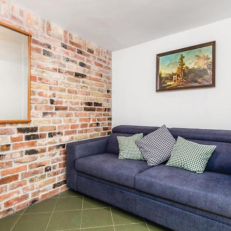 1 Bedroom Gorgeous Apartment In Laurana Esterno foto