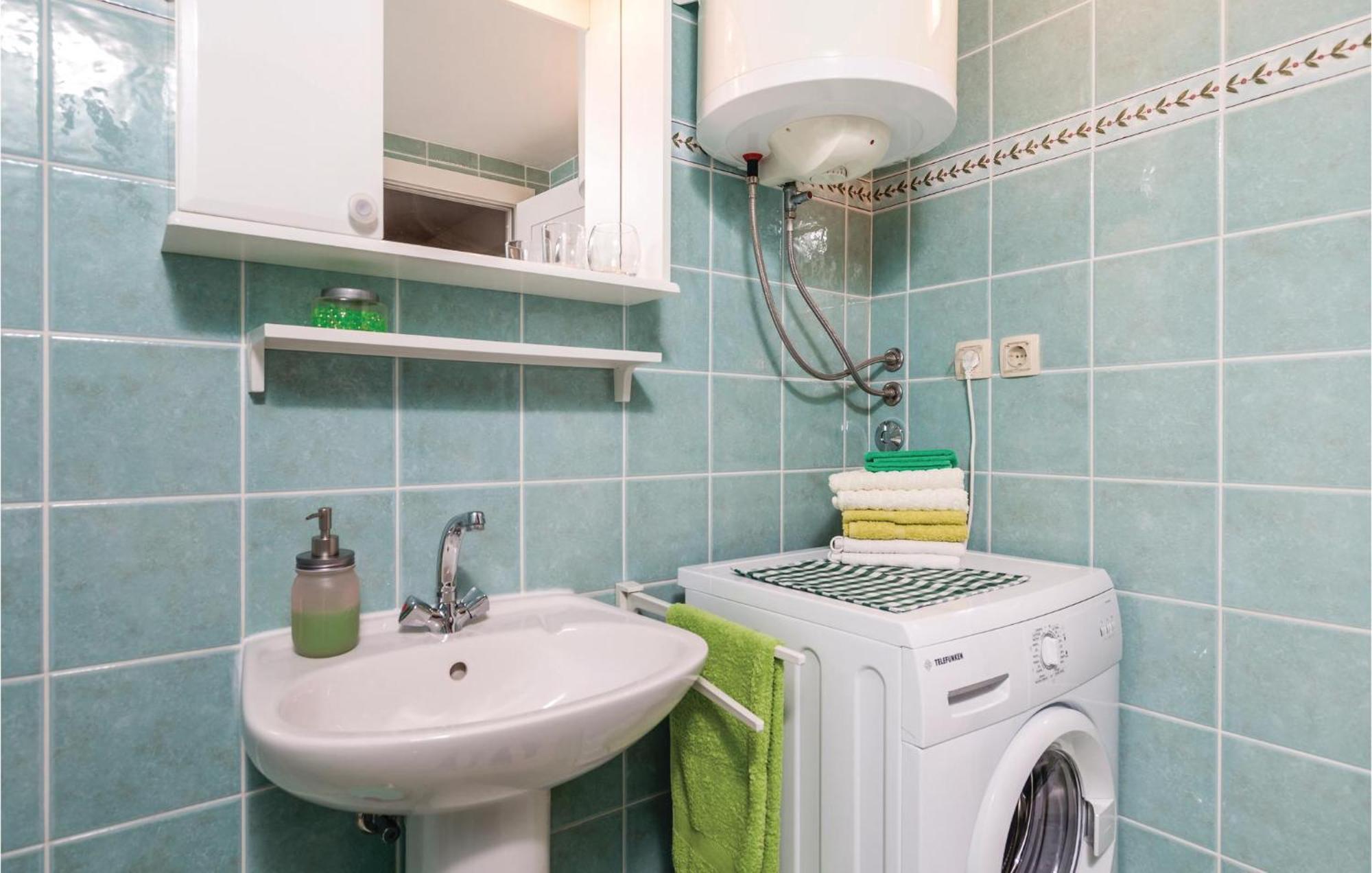 1 Bedroom Gorgeous Apartment In Laurana Esterno foto