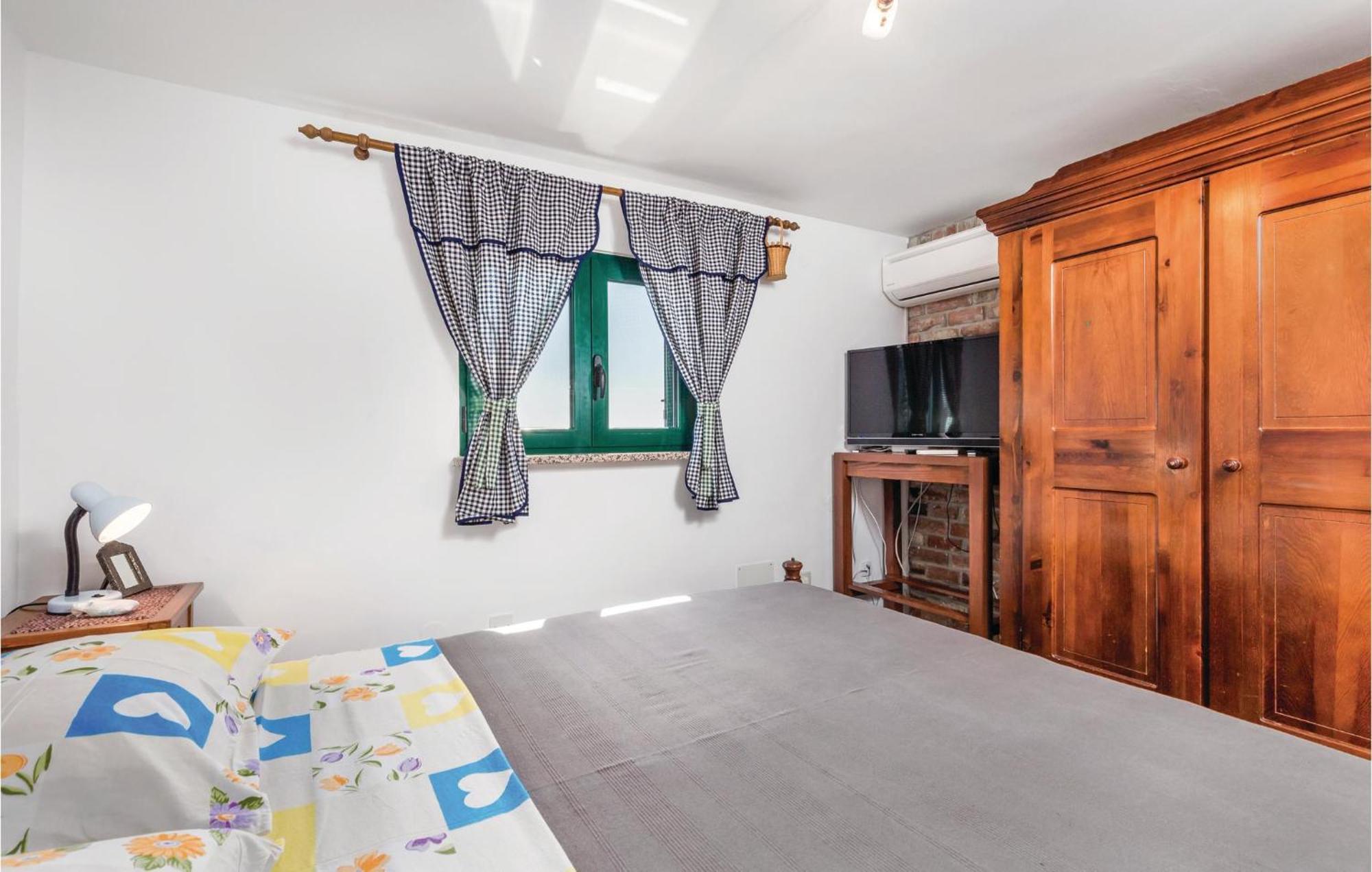1 Bedroom Gorgeous Apartment In Laurana Esterno foto