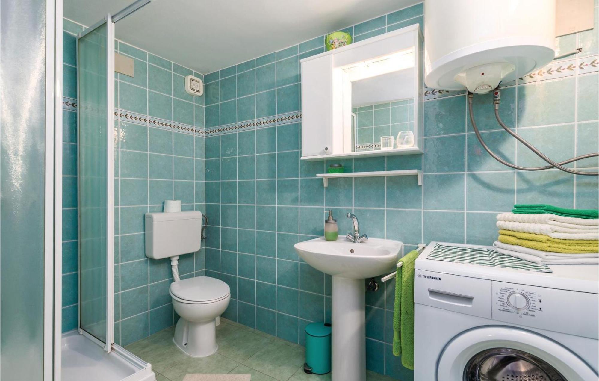 1 Bedroom Gorgeous Apartment In Laurana Esterno foto