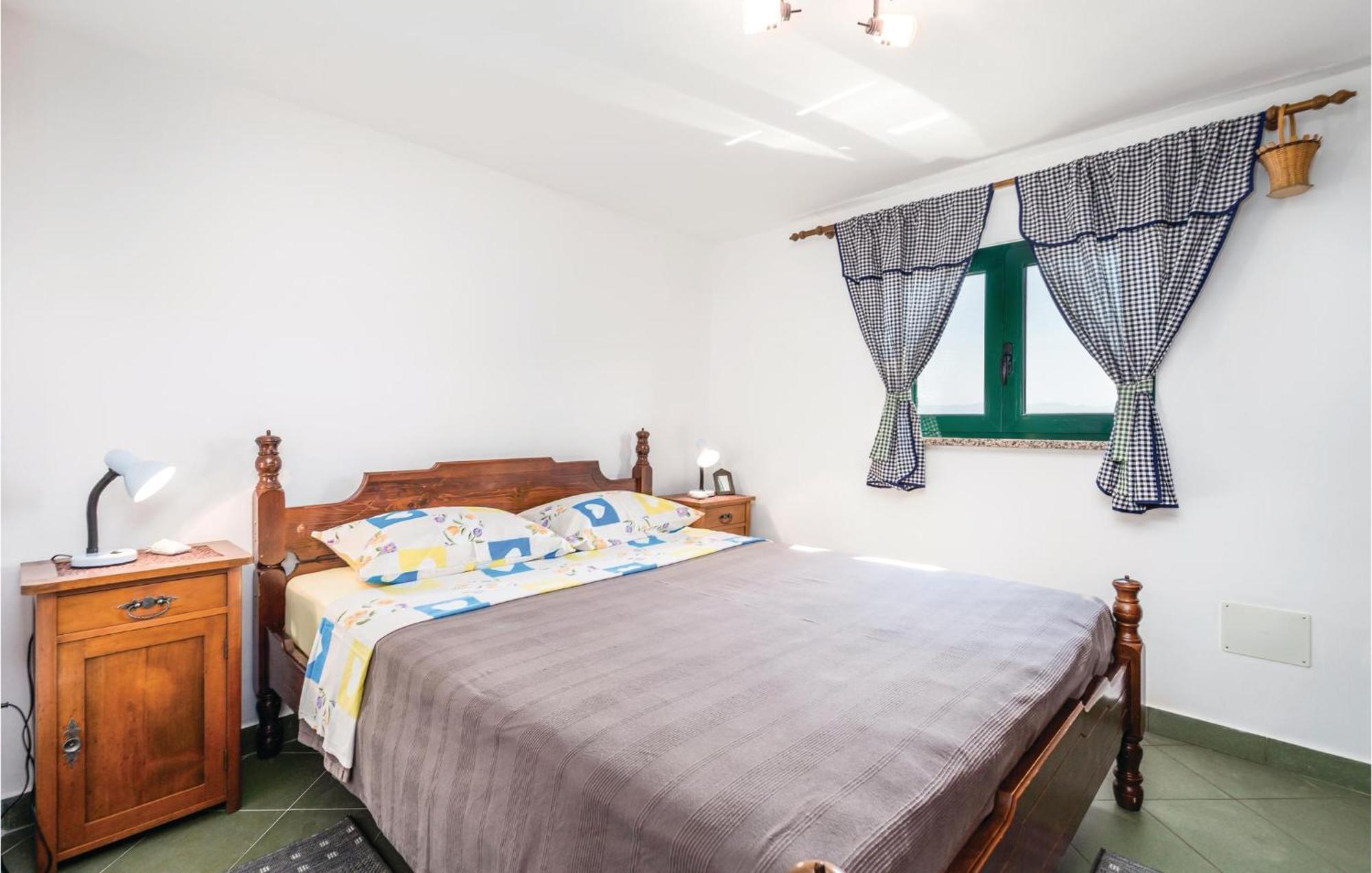1 Bedroom Gorgeous Apartment In Laurana Esterno foto