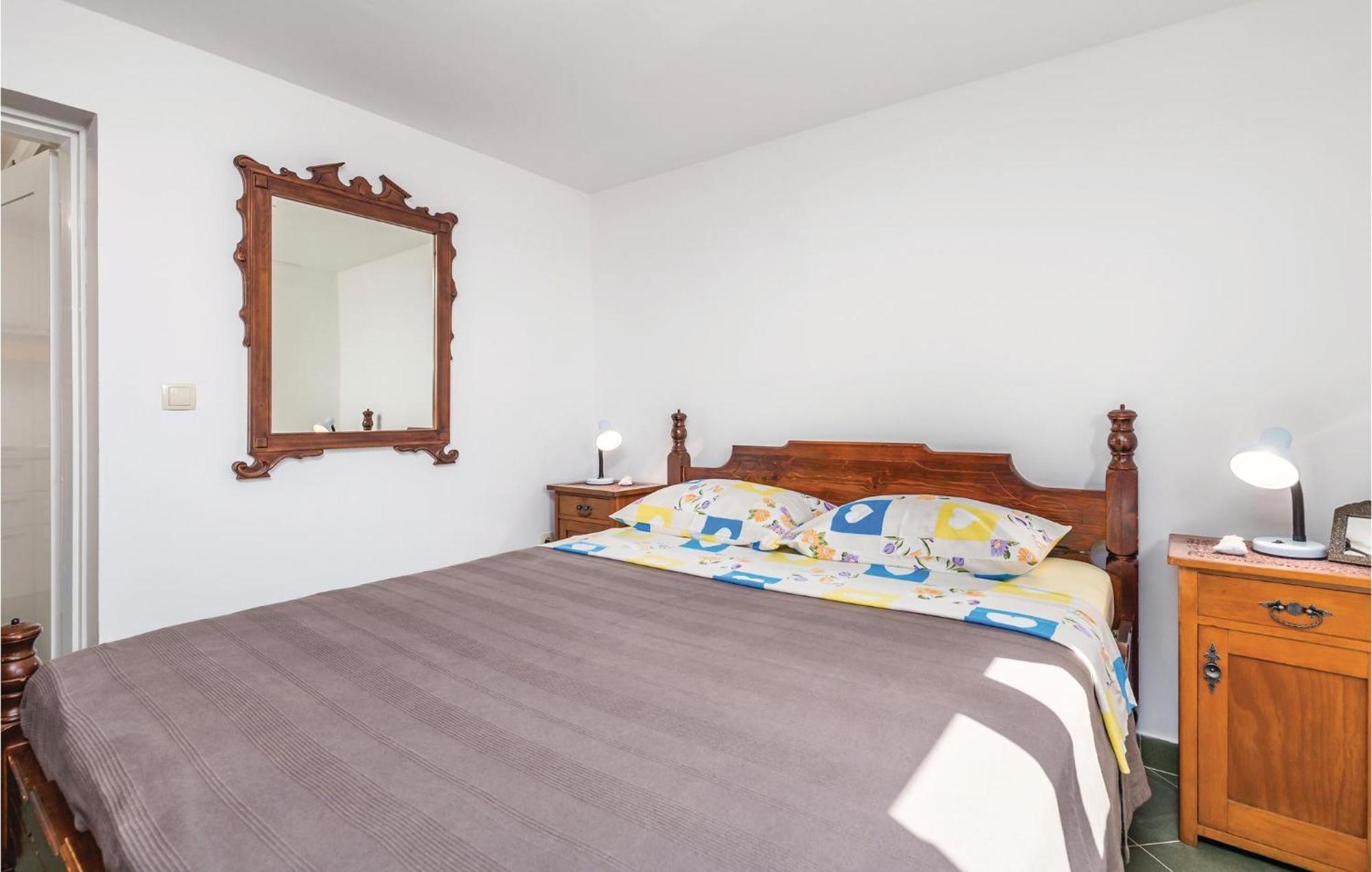 1 Bedroom Gorgeous Apartment In Laurana Esterno foto