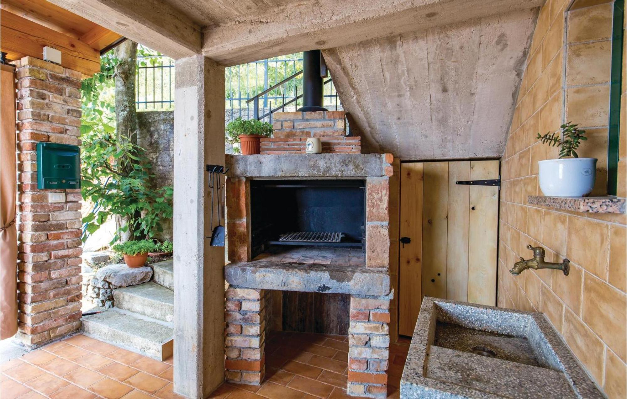 1 Bedroom Gorgeous Apartment In Laurana Esterno foto